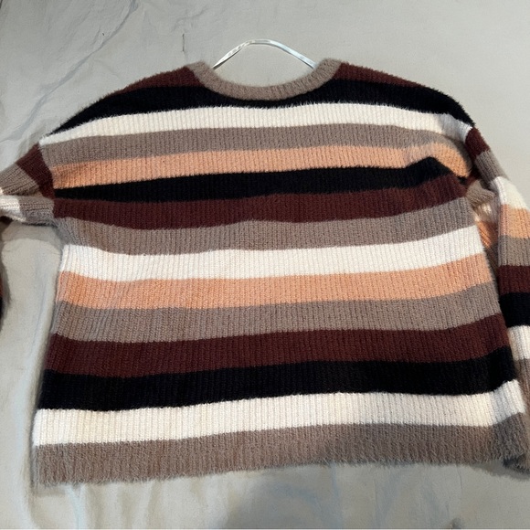 TORRID CROP SWEATER - Picture 2 of 6